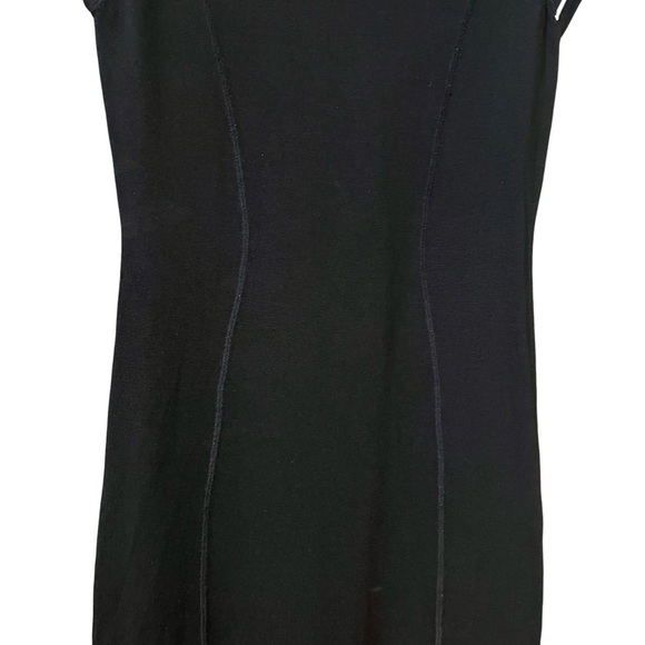 Slim figure hugging little black dress - Picture 3 of 5